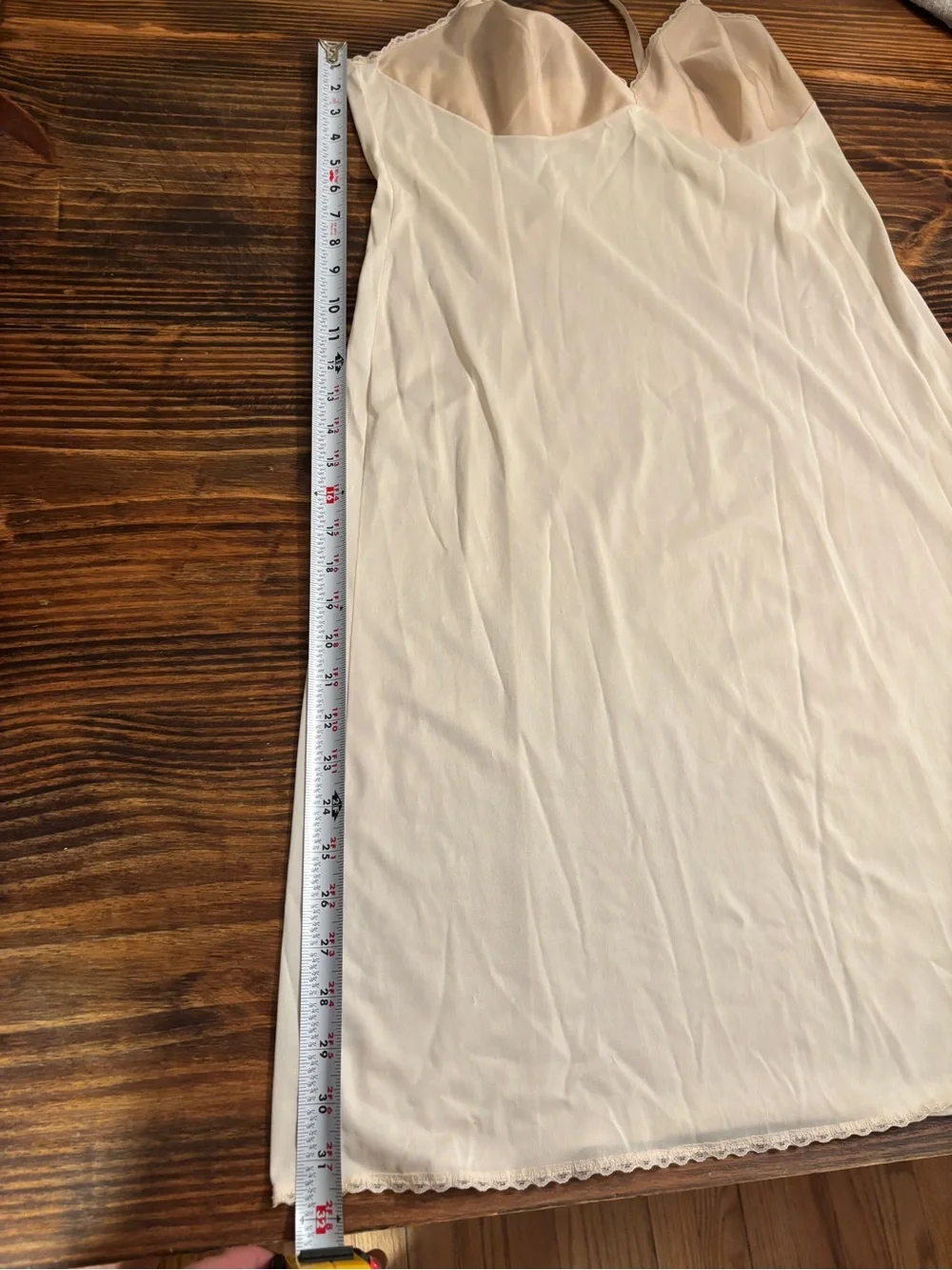 Vintage Vanity Fair Full Slip Ivory Beige Lace Trim Slip Dress Size 38 Large